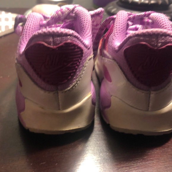 ⭐️🌈HOST PICK 🌈Nike little girl pink gym shoes⭐️ - Picture 3 of 6